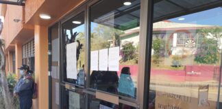 Estudiantes de la Facultad de Psicología-UV mantienen bloqueados sus accesos