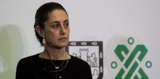 Sheinbaum ‘tropieza’: aprobación cae a su nivel más bajo en 2022