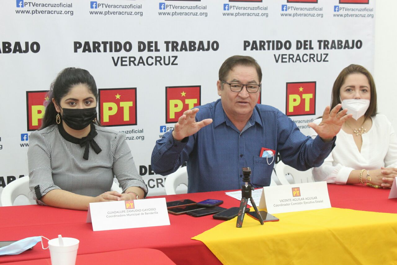 Guadalupe Zamudio Gayosso, Coordinadora Distrital de Coatepec; Ivonne Callejas Aguirre, Coordinadora Distrito de Xalapa. Foto: Julio Argumedo