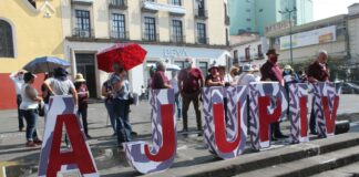 Integrantes de la AJUPIV exigen a Cuitláhuac García cumpla su promesa