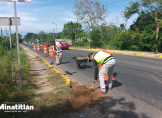 Dan mantenimiento a camellones del boulevard Reyes Aztecas en Minatitlán