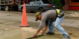 Pavimentan la Avenida 18 de Octubre en Minatitlán