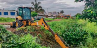 Otorga Ayuntamiento de Coatzacoalcos bacheo de terracería en la Fertimex