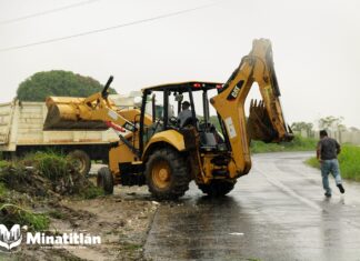 Ayuntamiento de Minatitlán realiza jornada de limpieza en la colonia Ejido Tacoteno