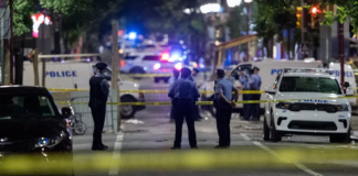 Tiroteo en Filadelfia deja tres muertos, 11 heridos y agrava la crisis de armas