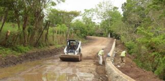 “Pavimentando el acceso principal a Ohuilapan, unimos a la cabecera con sus comunidades”: Alcaldesa de San Andrés Tuxtla