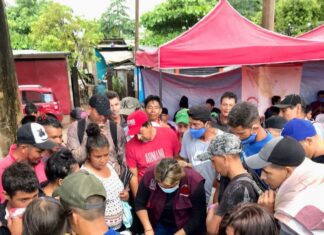 Gobierno de Coatzacoalcos lleva apoyo humanitario a migrantes