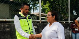 Sustituyen en Minatitlán poste de semáforo en la avenida Hidalgo