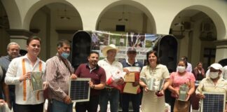 Respaldo total a productores pecuarios de San Andrés Tuxtla, con entrega de equipamiento: María Elena Solana Calzada.