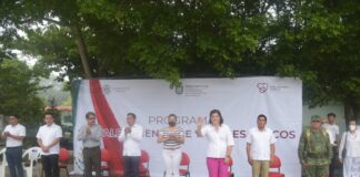 Preside alcaldesa de San Andrés Tuxtla acto cívico en Tilapan