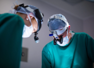 Nuevo sistema de navegación quirúrgica de realidad aumentada 3D para cirugía de columna de precisión