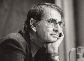 “Somos como mariposas” y otras frases de Carl Sagan sobre la vida y el universo