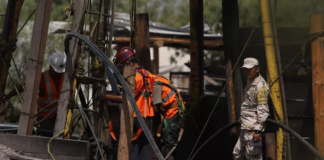 Familiares de mineros en Coahuila reclaman: ‘Entréguenlos vivos o muertos’