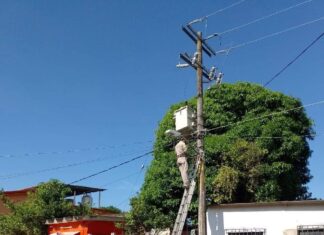 Realizan reparación y mantenimiento en alumbrado público de colonias y comunidades de San Andrés Tuxtla