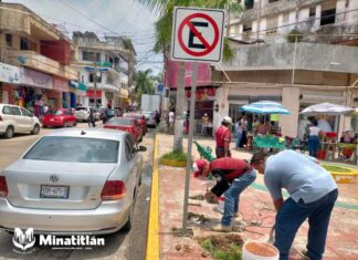 Instala Tránsito y Vialidad señalamientos en el Centro de Minatitlán