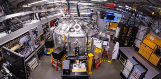 Científicos descubrieron cómo fabricar diamantes con plástico de botellas mientras buscaban replicar las condiciones de Neptuno y Urano