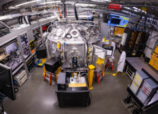 Científicos descubrieron cómo fabricar diamantes con plástico de botellas mientras buscaban replicar las condiciones de Neptuno y Urano