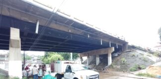 Rehabilita Ayuntamiento de Coatzacoalcos socavón en puente Palma Sola