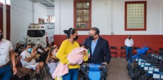 Entrega Ayuntamiento de Xalapa apoyos a personas con discapacidad
