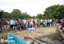 Continúa Alcaldesa de Minatitlán recorriendo y llevando despensas a comunidades afectadas por las lluvias