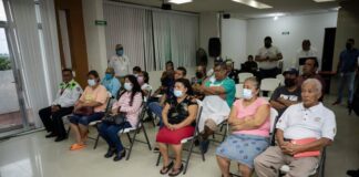 Se reúne Alcaldesa de Minatitlán con locatarios del mercado 5 de febrero