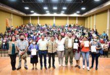 Realizan entrega de apoyos de vivienda en San Andrés Tuxtla