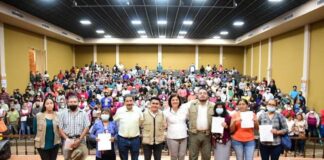 Realizan entrega de apoyos de vivienda en San Andrés Tuxtla