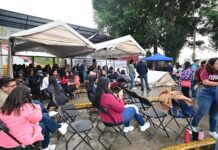 SINDICATOS MARCA ZENYAZEN PRETENDEN “SECUESTRAR” PRESUPUESTO EDUCATIVO Bloquean accesos a la SEV en Xalapa. (FotoVer/Miguel Carmona)