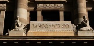 Se deprecia el peso; caen criptomonedas y Tesla a la baja Sede del Banco de México