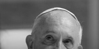 Dió la bendición urbi et orbi el Domingo de Pascua; después murió El Papa Francisco falleció a los 88 años de edad.
