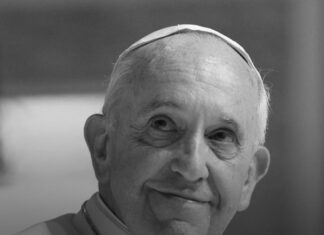Dió la bendición urbi et orbi el Domingo de Pascua; después murió El Papa Francisco falleció a los 88 años de edad.