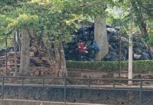 BASURERO EN HOSPITAL DE CANCEROLOGÍA EN XALAPA CAUSA TEMOR ENTRE POBLADORES Centenares de bolsas con basura en uno de los patios del Centro Estatal de Cancerología en Xalapa causa alarma entre pobladores.