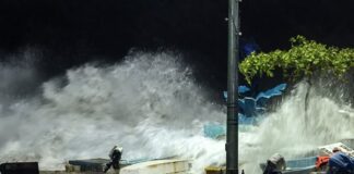 Pega Erick en Pinotepa Nacional, Oaxaca, a las 05:30 con vientos de 205 km/h Impacto del huracán Erick en costas de Oaxaca.