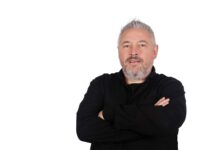 Un minatitleco, Pedro Trueba, es postulado al Premio Nacional de Artes y Literatura 2025 Pedro Trueba, artista plástico minatitleco, postulado al Premio Nacional de Artes y Literatura 2025.