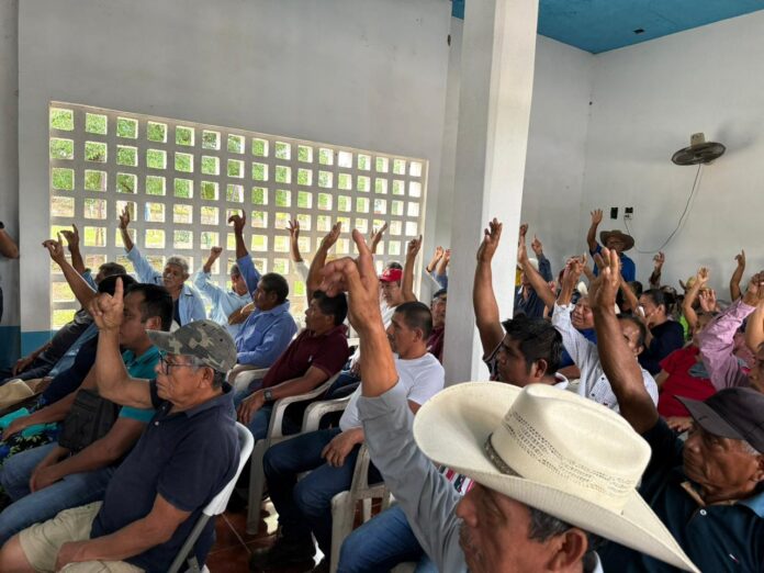 Chinantecos reconocen disposición presidencial para atender rezago histórico