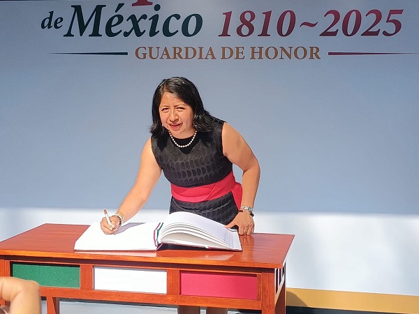 Rosalba Hernandez magistrada 9sep25 En la Guardia de Honor durante el Mes Patrio la magistrada presidenta del PJEV, Rosalba Hernández (Julio Argumedo).