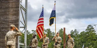 Dimite por sorpresa el jefe de las fuerzas armadas de EU para América Latina La partida de Holsey se da en el contexto de un refuerzo militar en el Caribe que incluye destructores de misiles guiados, aviones de combate F-35 y cerca de 6 mil 500 soldados