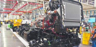 Aranceles a la importación de camiones y autobuses en EU entran en vigor este sábado 1 de noviembre Los nuevos impuestos no se aplicarán por completo a los camiones procedentes de Canadá y México