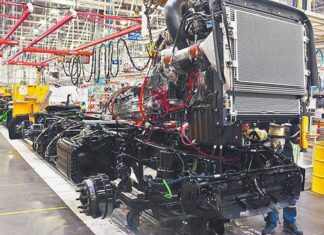 Aranceles a la importación de camiones y autobuses en EU entran en vigor este sábado 1 de noviembre Los nuevos impuestos no se aplicarán por completo a los camiones procedentes de Canadá y México