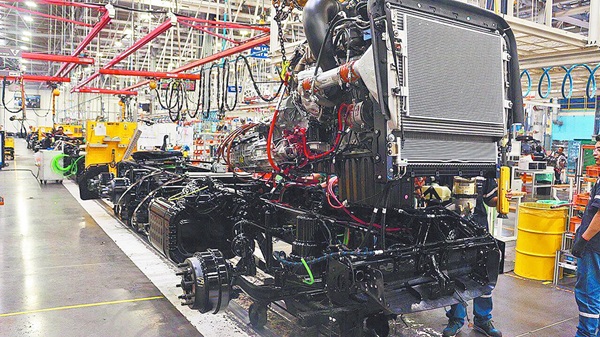 Aranceles Los nuevos impuestos no se aplicarán por completo a los camiones procedentes de Canadá y México