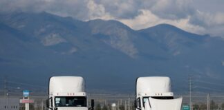 Trump anuncia que arancel del 25% a camiones importados entra en vigor el 1 de noviembre: México será el más afectado El 1 de noviembre vence la prórroga de 90 días que acordaron los gobiernos de México y EEUU para aplicación de aranceles