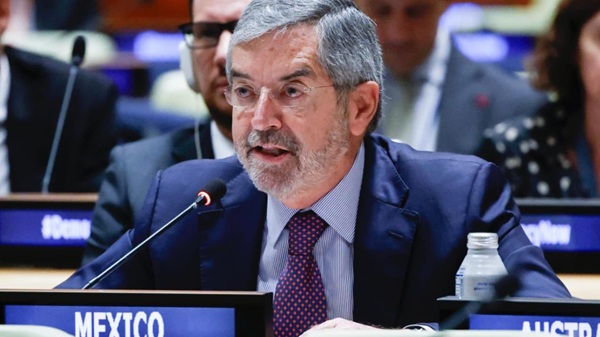 De la Fuente La política exterior mexicana se guía por principios de coordinación, cooperación sin subordinación y respeto irrestricto a la soberanía nacional