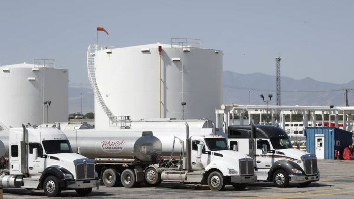 Huachicol A principios de 2025, México suspendió las importaciones de combustible durante días en los cruces fronterizos entre Estados Unidos y México, a medida que se intensificaban las inspecciones