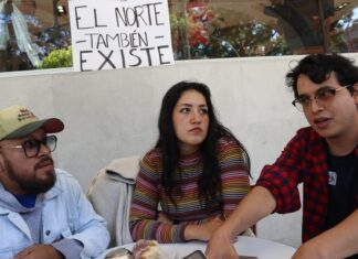 Huastecos radicados en Xalapa piden ayuda para sus comunidades Exhortan a artistas y catedráticos a sumarse y apoyar a los habitantes del norte de Veracruz y no sólo lucrar con la cultura y tradición Huasteca