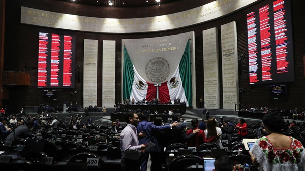 Ley de Amparo Expertos aseguran que la reforma es regresiva, vulnera el mecanismo de suspensión de amparo y debilita el Estado de derecho, a la democracia y los derechos de la ciudadanía