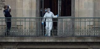 Un robo de joyas de «valor incalculable» obliga a cerrar el museo del Louvre de París mientras la policía se lanza a la caza de los ladrones El objetivo de los ladrones fue la Galería Apolo, donde se encuentra lo que queda de las joyas de la corona francesa