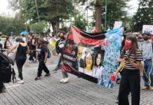 Marchan estudiantes de la UV; condenan pésimos protocolos de protección de Rectoría y Gobiernos Estudiantes de la UV califican de irresponsables a las autoridades académicas y del gobierno de Veracruz