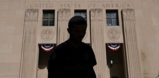 Piden a EU liberar a migrante mexicano con leucemia detenido en Michigan: ‘Tiene de 4 a 6 años de vida’ ICE niega tratamiento a migrante mexicano con cáncer