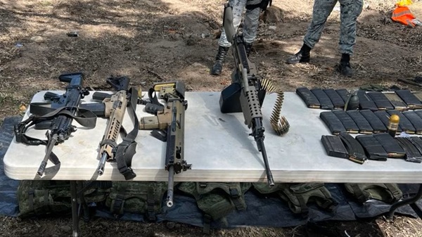 Militares El detenido y los indicios asegurados fueron puestos a disposición de las autoridades competentes para determinar su situación jurídica y continuar con las investigaciones