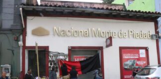 Huelga en el Monte de Piedad; sindicalizados de Xalapa acusan incumplimientos Colocan banderas roji-negras en Monte de Piedad